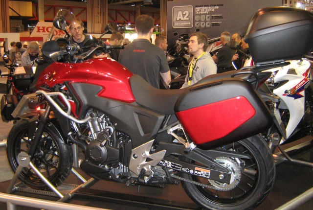 the cb 500 x from the rear side